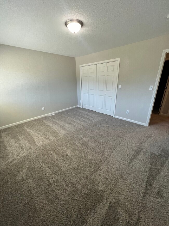 Building Photo - 2036 Reinmiller Rd