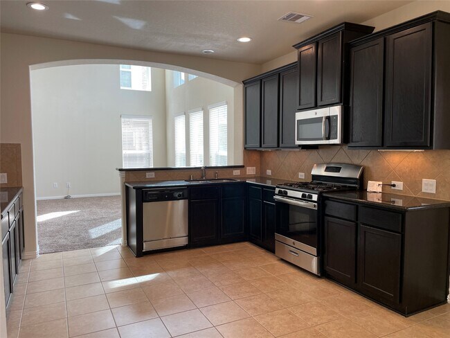 Foto del edificio - 627 Oak Cir Dr E