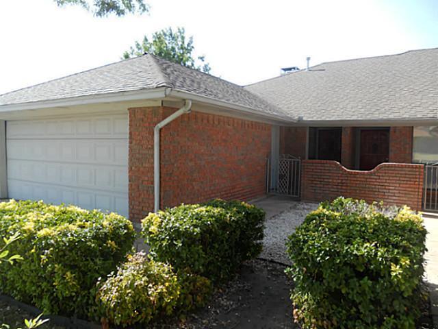 Primary Photo - 3716 Country Club Dr W