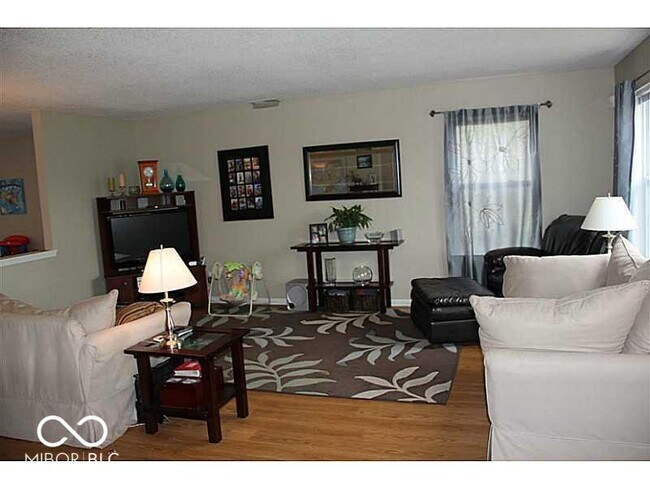 Foto del edificio - 14422 Forsythia Ln