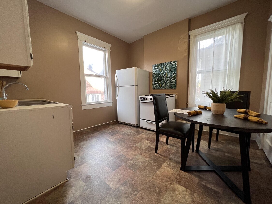 208 Walnut St Unit 6, Clarksburg, WV 26301 Apartment for Rent in