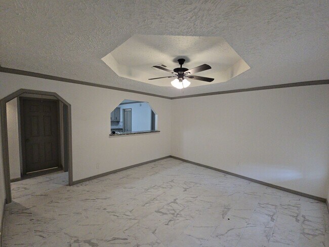 Foto del edificio - 9010 Linda Vista Rd