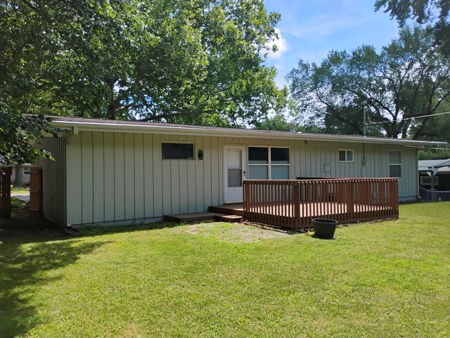 Building Photo - 7128 Lowell Ave