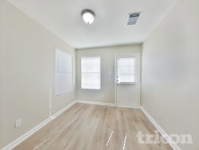 Foto del edificio - 614 Harpswell Ln