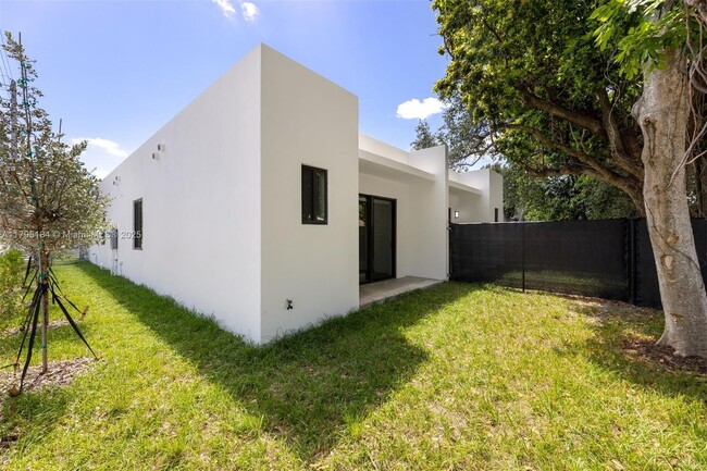 Foto del edificio - 6852 NW 4th Ave