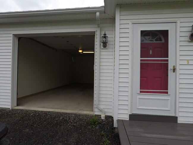 Building Photo - 392 Troy Rd