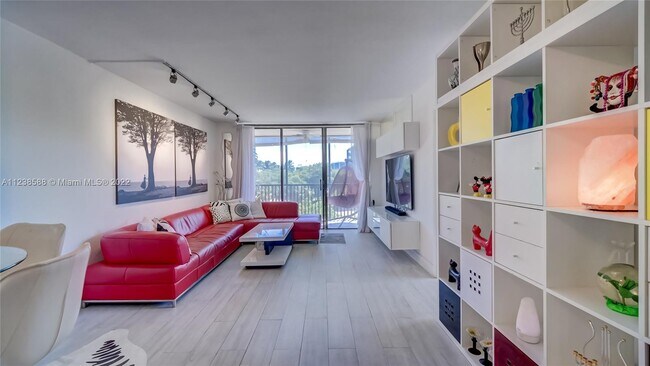 Foto del edificio - 3301 N Country Club Dr
