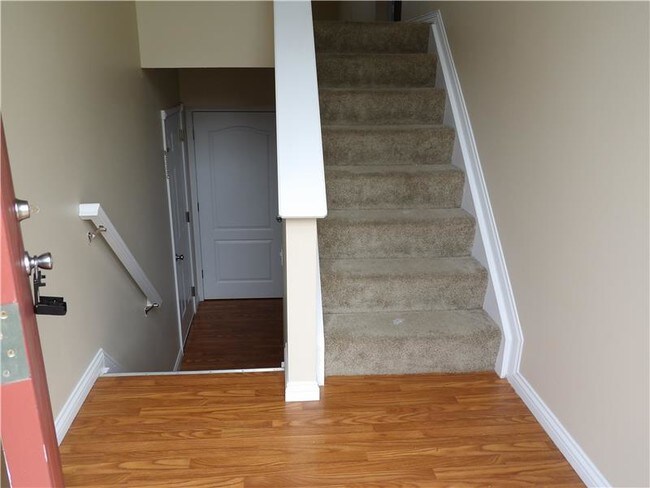 Building Photo - 6532 Oak Crest Dr