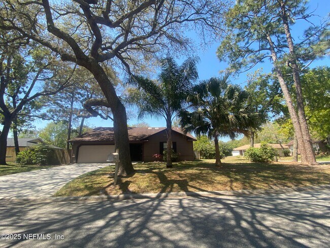 Building Photo - 12924 Tree Way Ln