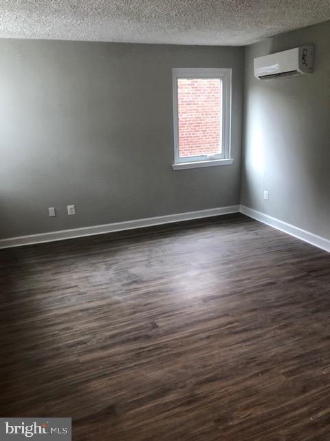Foto principal - 103 Hawaii Ave NE