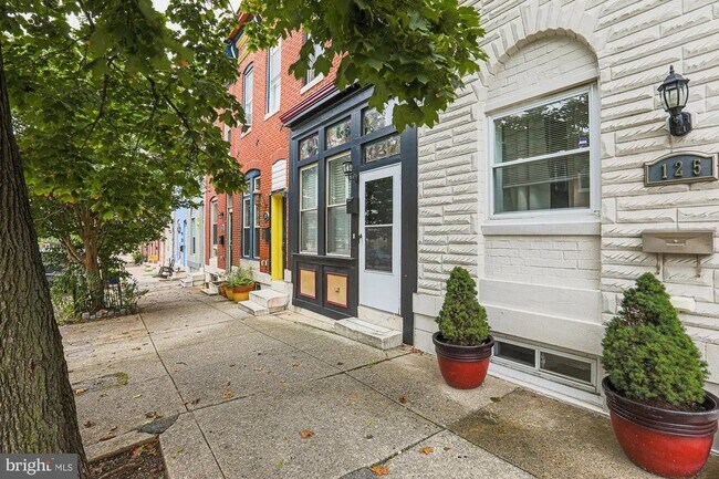 Foto del edificio - 127 N Patterson Park Ave