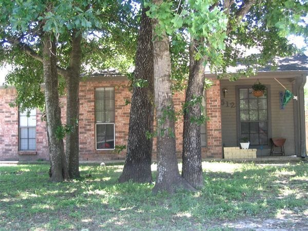 Primary Photo - 2 br, 1.5 bath Duplex - 512 W Ridge Dr # 5...