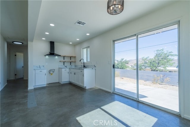 Building Photo - 61638 La Jolla Dr