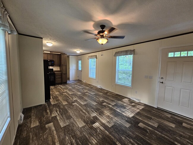 Building Photo - 12 Woodside Ln