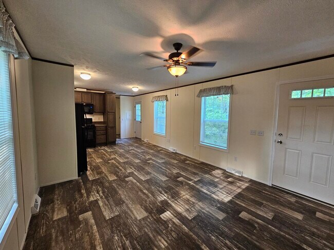 Foto del edificio - 12 Woodside Ln