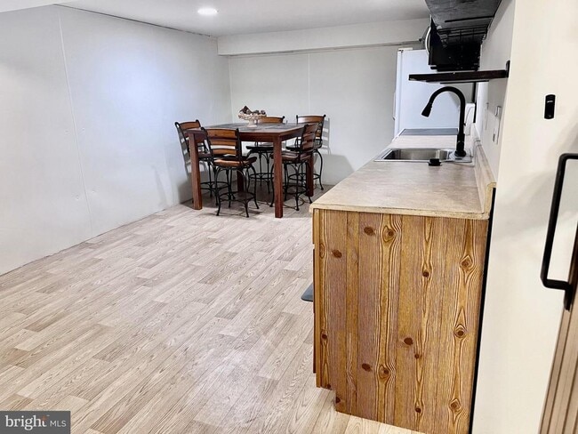 Building Photo - 10971 Clara Barton Dr