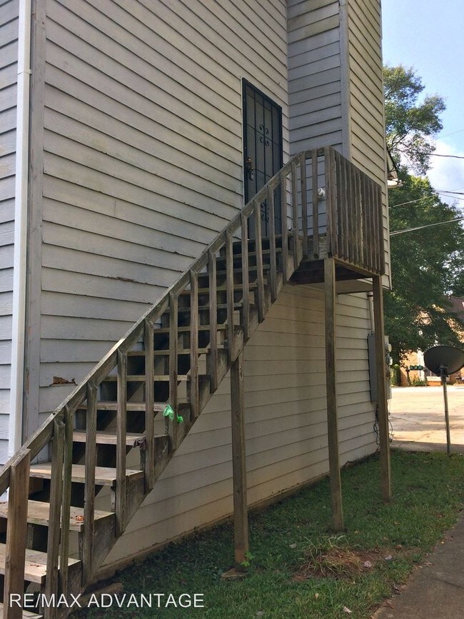Building Photo - 5870 Sheldon Ct