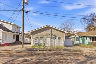 Building Photo - 109 N Cruze St