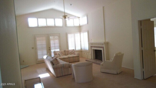Foto del edificio - 9549 E Windrose Dr