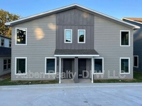 Building Photo - 2428 S Fannin Ave