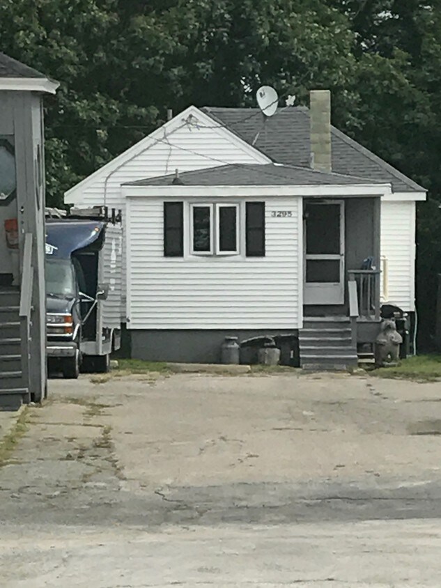 1-bedroom cottage - 3299 E Main Rd