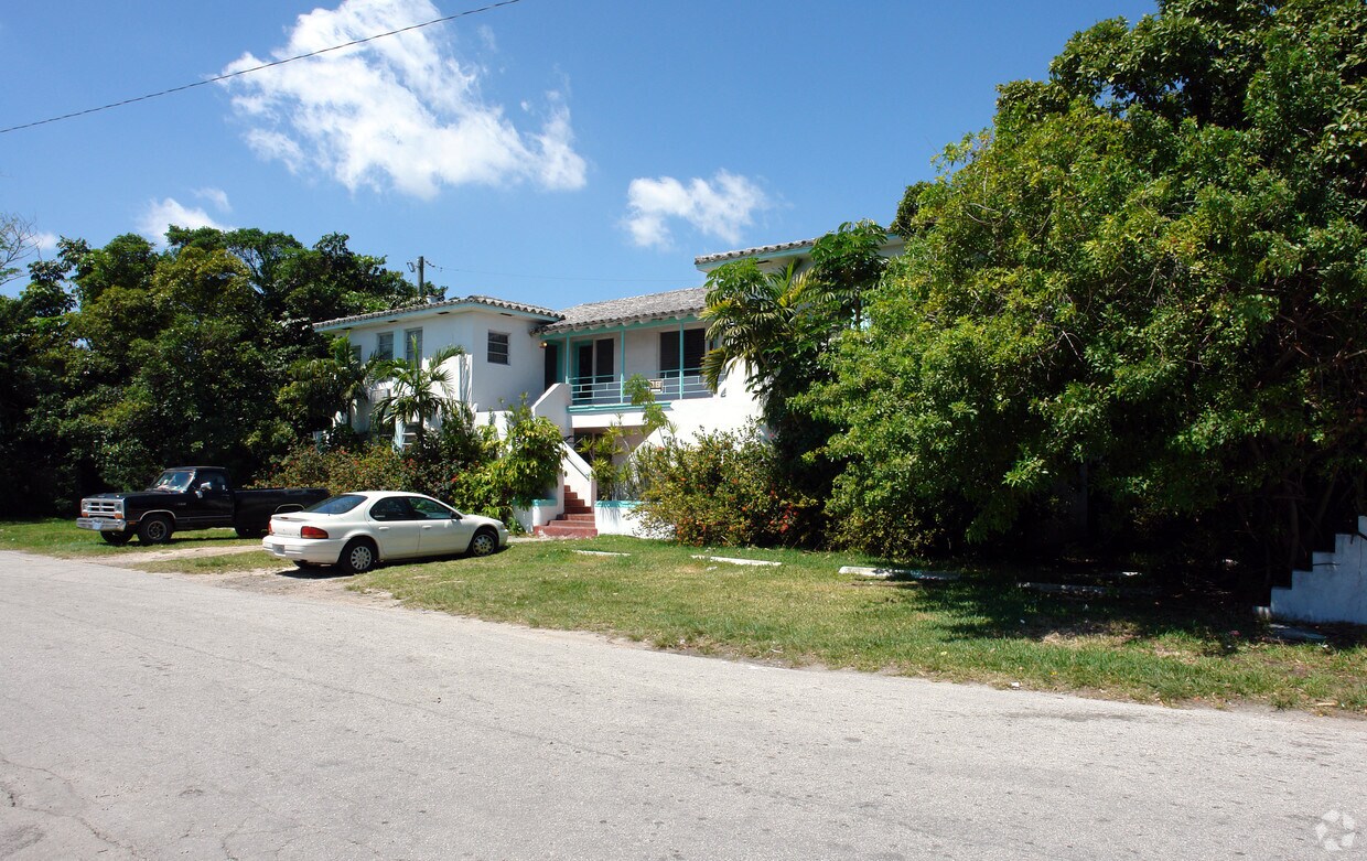 Building Photo - 7848 N Bayshore Dr
