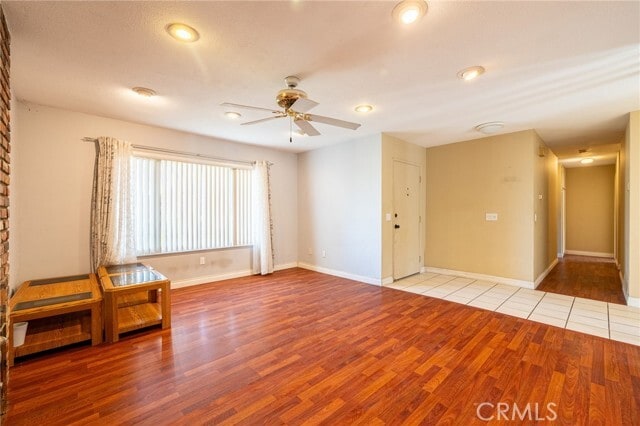 Foto del edificio - 324 S Palo Cedro Dr