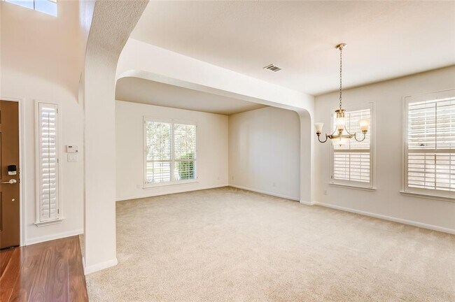 Building Photo - 15617 Pumpkin Ridge Dr
