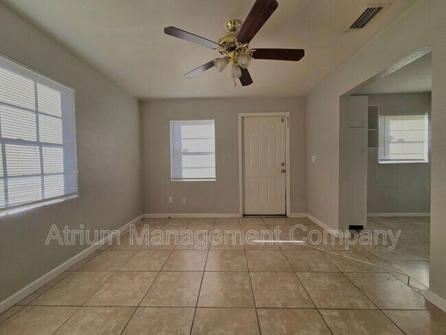 Building Photo - 2720 Hempstead Dr