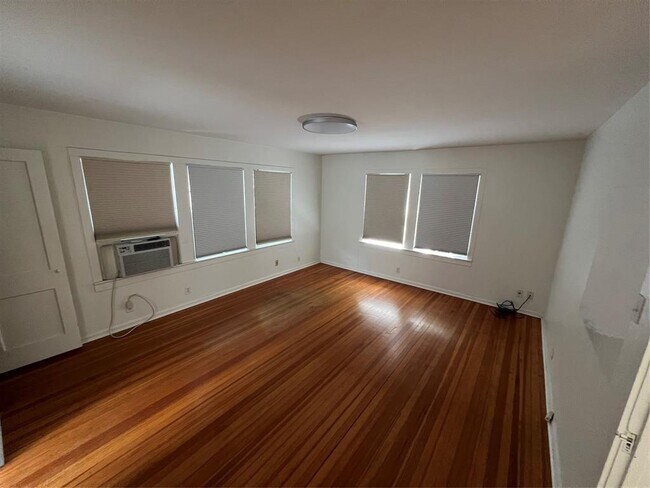Building Photo - 3210 Hemphill Park