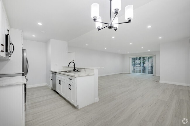 Interior Photo - 2332 S Bentley Ave