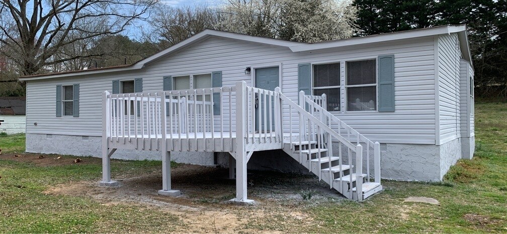 Foto principal - 858 Lake Creek Rd
