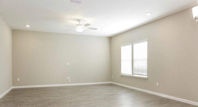 Foto del edificio - 6756 Falls Chase Ln