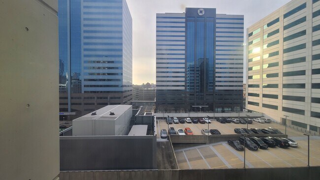 Foto del edificio - 45 River Dr S