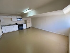 Building Photo - 825 Raaberg Way