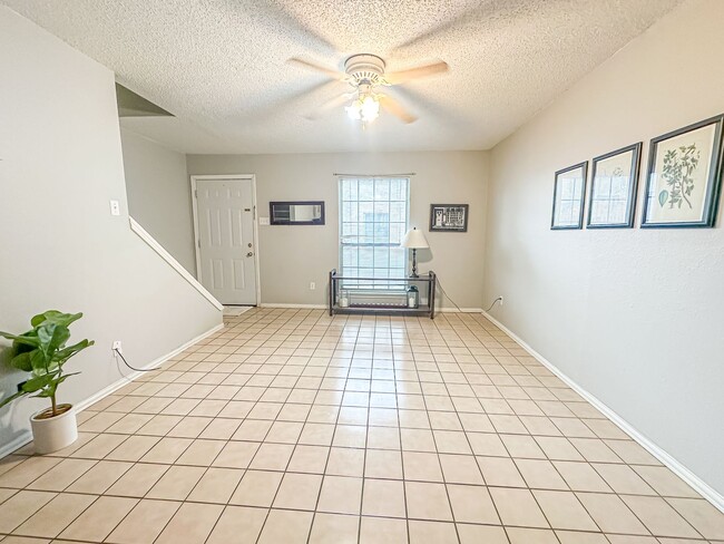 Foto del edificio - Cobblestone I Condo In The Baylor Bubble!