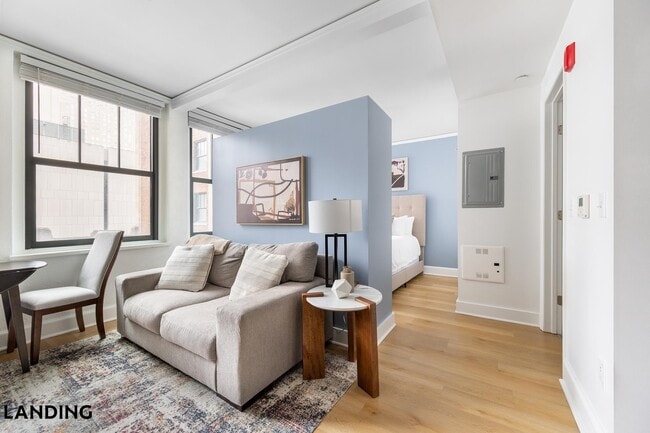 Building Photo - 933 McGee St