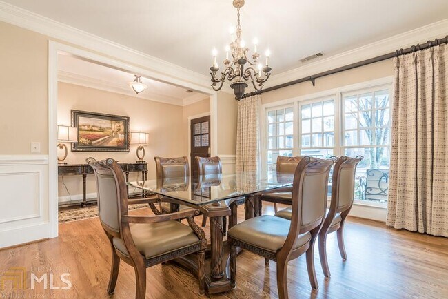 Foto del edificio - 4783 Lakeway Pl