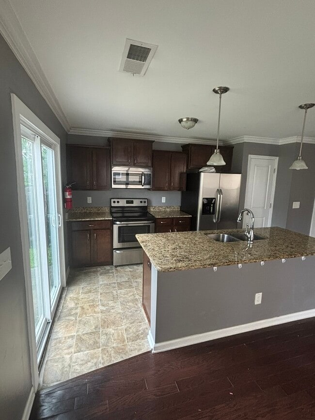 Building Photo - 348 Eagle Feather Loop