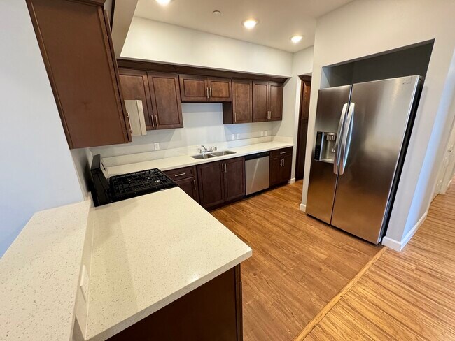 Building Photo - 6718 Sylmar Ave