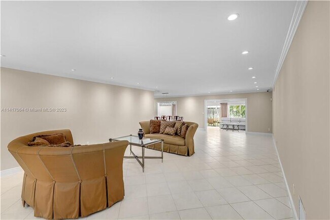 Foto del edificio - 7501 Center Bay Dr