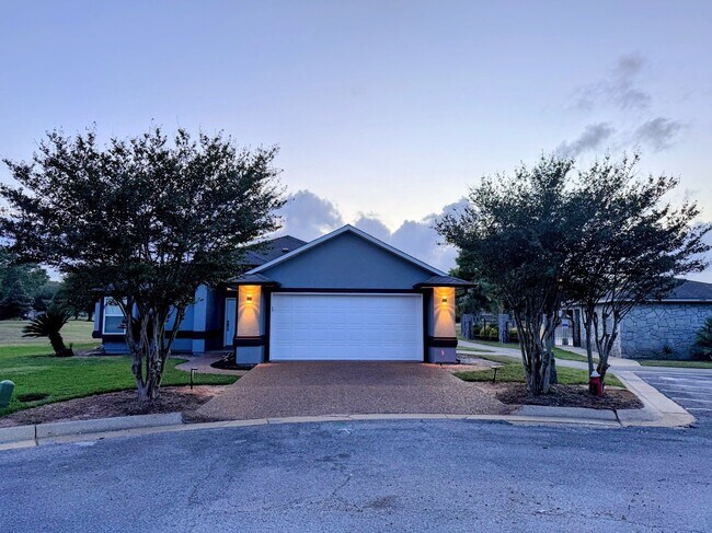 Building Photo - 3201 Kingsmill Dr