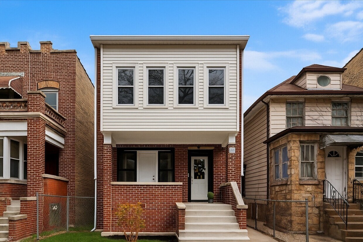 Foto principal - 3236 W Eastwood Ave
