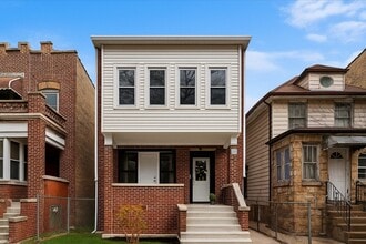 3236 W Eastwood Ave