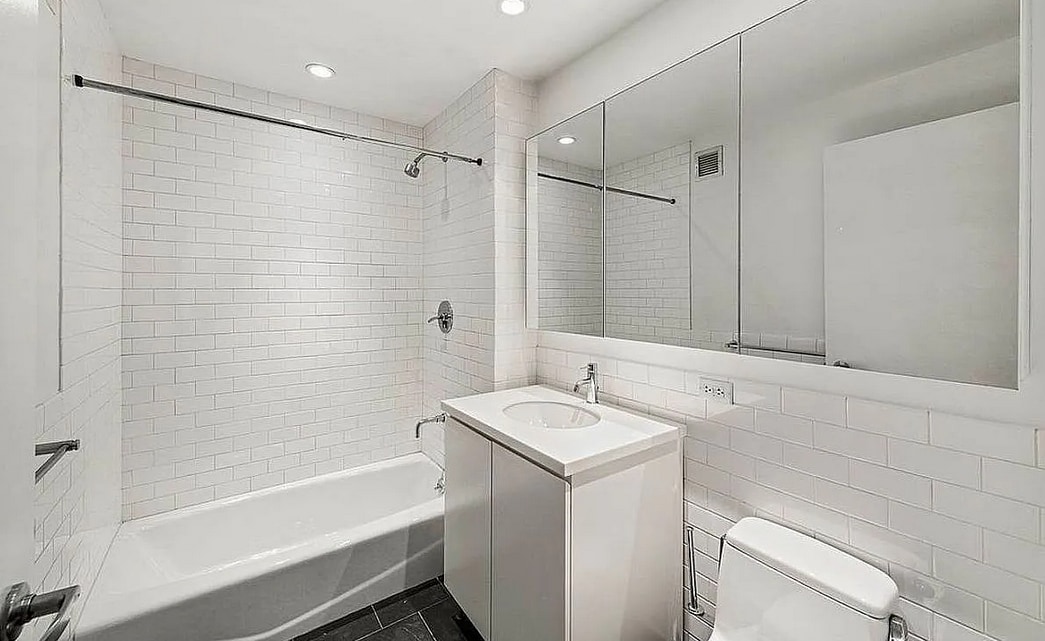 Building Photo - 172 E 73rd St