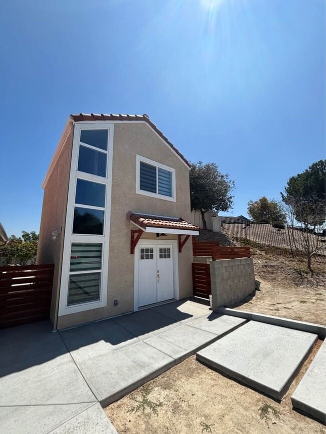 Building Photo - 1 bedroom 1.5 baths Home For Rent in Chula...