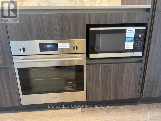 Photo du bâtiment - 8 Interchange Wy