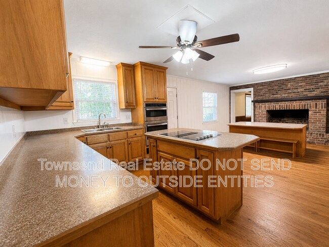Foto del edificio - 3316 Cliffdale Rd