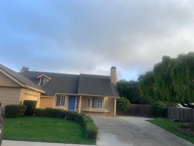 Building Photo - 462 Cain Dr
