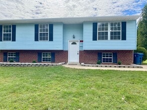 Building Photo - 29411 Petunia Dr